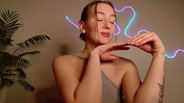 Snapshot of WhitePrincessLuna chatting on February 1, 2:59 pm WhitePrincessLuna online show from February 1, 2:59 pm