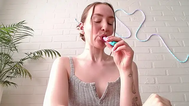 WhitePrincessLuna online show from March 29, 1:02 pm