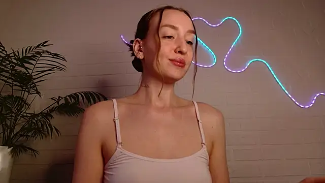 WhitePrincessLuna online show from April 10, 2:13 pm