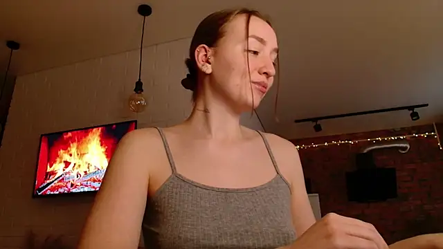 Snapshot of WhitePrincessLuna chatting on January 6, 1:26 pm WhitePrincessLuna online show from January 6, 1:26 pm