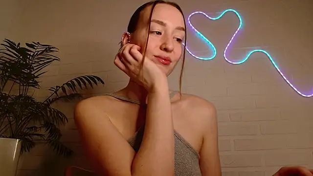 WhitePrincessLuna online show from March 6, 4:13 pm