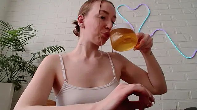 WhitePrincessLuna online show from March 12, 1:37 pm