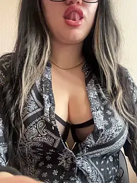 Molly-molly- online show from May 6, 7:12 am