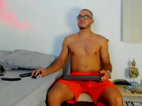 Snapshot of Dusan_greyy chatting on September 29, 12:06 am Dusan greyy online show from September 29, 12:06 am