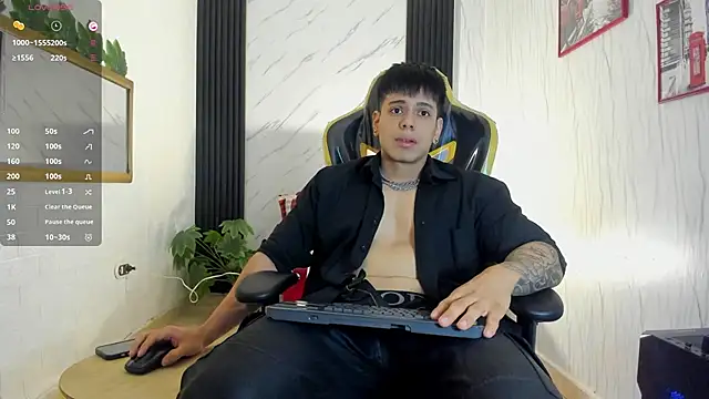 Snapshot of xKevyn chatting on October 25, 12:28 pm xKevyn online show from October 25, 12:28 pm