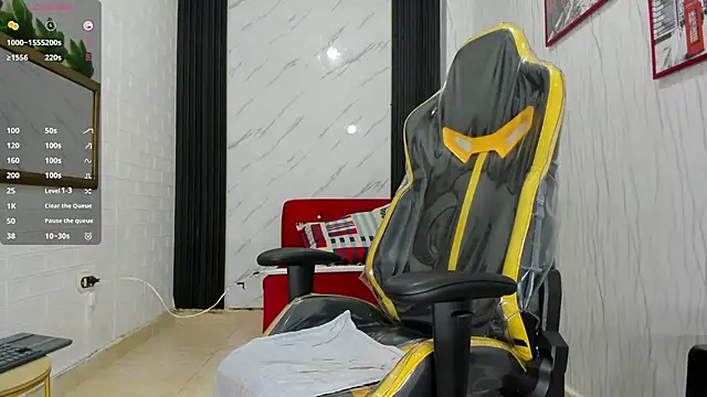 Snapshot of xKevyn chatting on October 21, 12:37 pm xKevyn online show from October 21, 12:37 pm