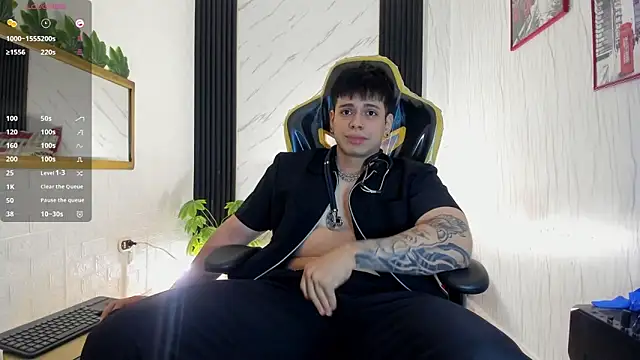 Snapshot of xKevyn chatting on October 30, 12:36 pm xKevyn online show from October 30, 12:36 pm