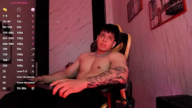 Snapshot of xKevyn chatting on October 3, 12:39 pm xKevyn online show from October 3, 12:39 pm