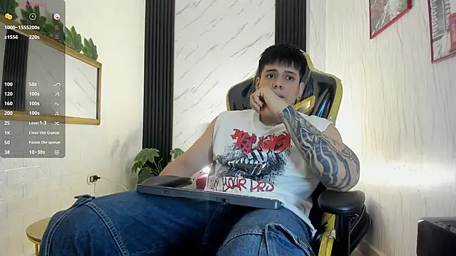 Snapshot of xKevyn chatting on October 28, 12:37 pm xKevyn online show from October 28, 12:37 pm