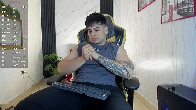 Snapshot of xKevyn chatting on November 13, 12:31 pm xKevyn online show from November 13, 12:31 pm