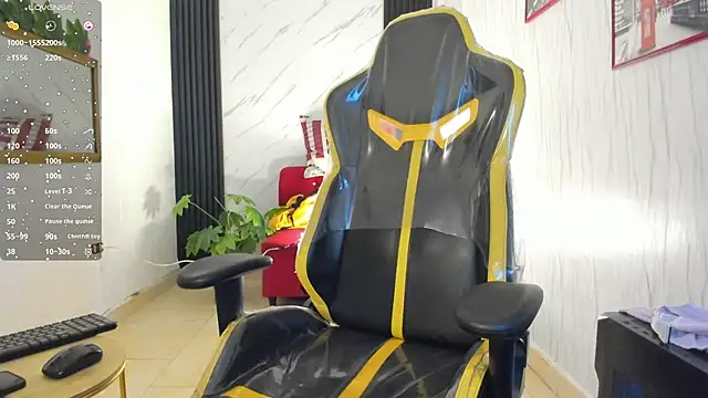 Snapshot of xKevyn chatting on December 2, 12:29 pm xKevyn online show from December 2, 12:29 pm