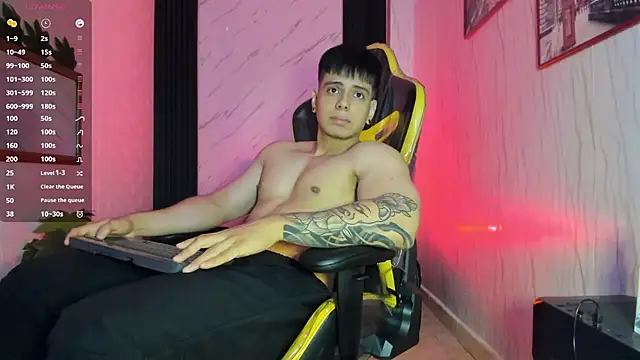 Snapshot of xKevyn chatting on October 15, 12:24 pm xKevyn online show from October 15, 12:24 pm