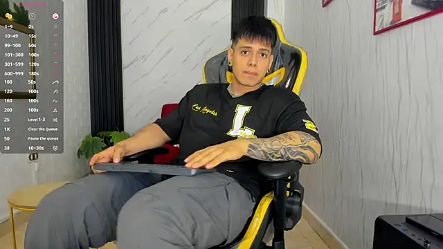 Snapshot of xKevyn chatting on September 23, 12:23 pm xKevyn online show from September 23, 12:23 pm