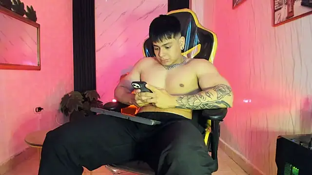 Snapshot of xKevyn chatting on October 16, 12:13 pm xKevyn online show from October 16, 12:13 pm