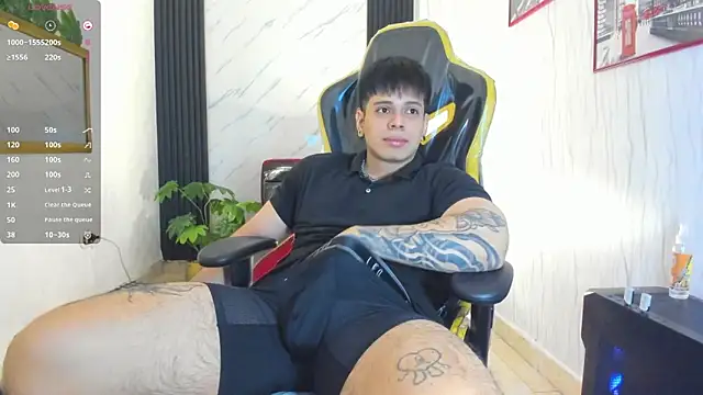 Snapshot of xKevyn chatting on November 19, 12:38 pm xKevyn online show from November 19, 12:38 pm