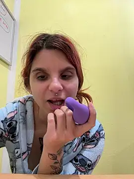 Snapshot of Brutecia2002 chatting on December 22, 11:32 am Brutecia2002 online show from December 22, 11:32 am