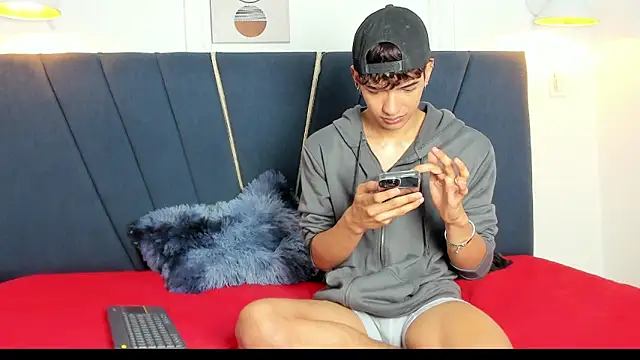 Snapshot of maicol_cum23 chatting on January 19, 1:42 am maicol cum23 online show from January 19, 1:42 am