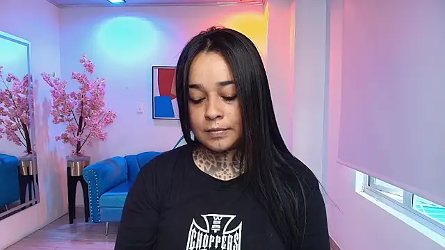 Black roseee online show from December 1, 7:37 pm