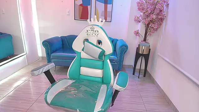 Black roseee online show from April 14, 3:44 am