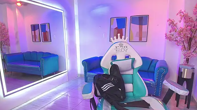 Black roseee online show from April 17, 3:42 am