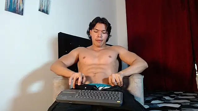 Snapshot of adriel_escalante chatting on December 5, 3:16 am adriel escalante online show from December 5, 3:16 am