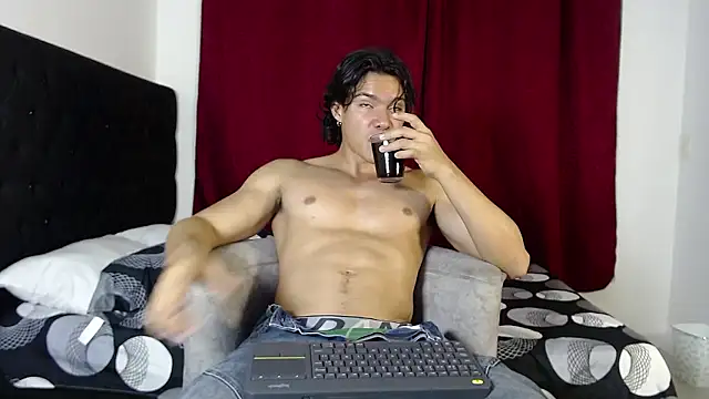 adriel escalante online show from January 10, 4:19 am