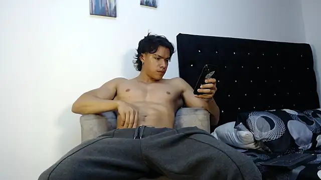 Snapshot of adriel_escalante chatting on November 25, 3:29 am adriel escalante online show from November 25, 3:29 am