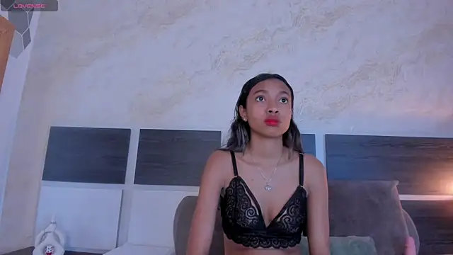 Snapshot of Susanna_Cute chatting on October 10, 12:39 pm Susanna Cute online show from October 10, 12:39 pm