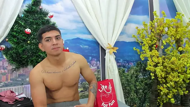 Sarahwalkerr online show from November 22, 1:32 pm