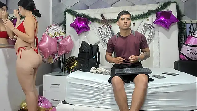 Sarahwalkerr online show from December 5, 8:28 pm