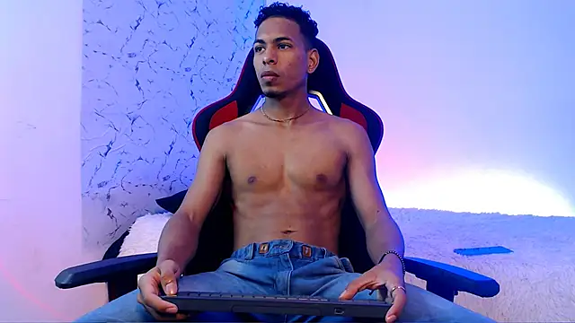 lorian vikel online show from November 26, 9:04 pm