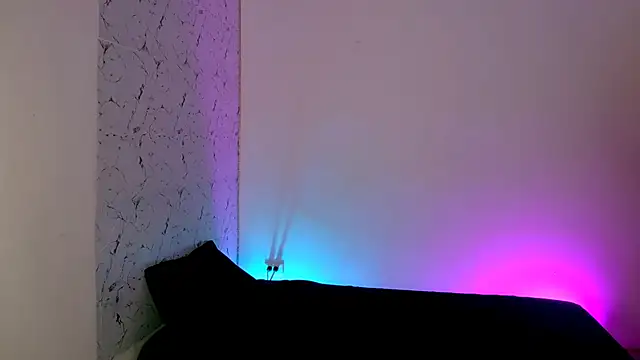 lorian vikel online show from March 19, 11:05 pm