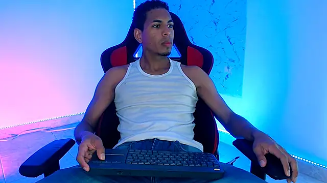 lorian vikel online show from October 27, 9:38 pm