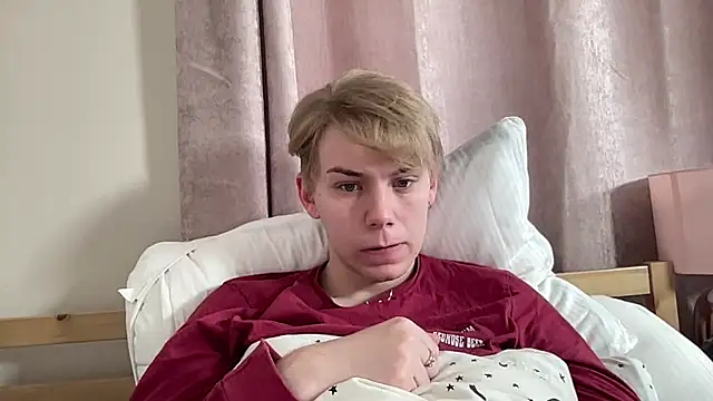 Snapshot of scottishtwink01 chatting on September 28, 12:45 pm scottishtwink01 online show from September 28, 12:45 pm