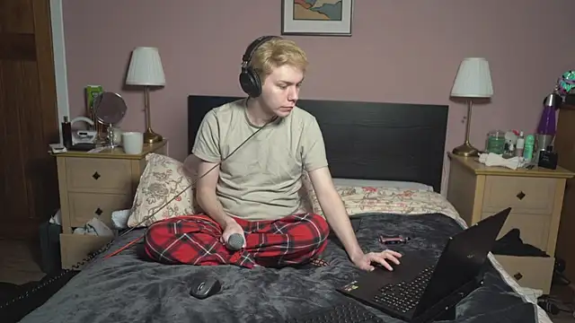 Snapshot of scottishtwink01 chatting on January 9, 1:51 pm scottishtwink01 online show from January 9, 1:51 pm