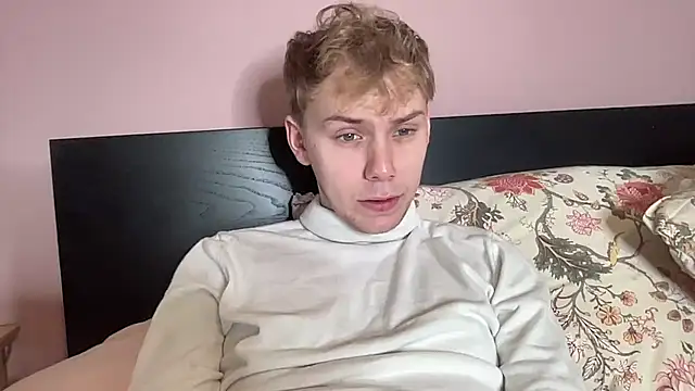 Snapshot of scottishtwink01 chatting on October 21, 12:26 pm scottishtwink01 online show from October 21, 12:26 pm