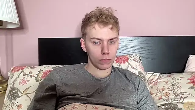 Snapshot of scottishtwink01 chatting on October 14, 12:17 pm scottishtwink01 online show from October 14, 12:17 pm