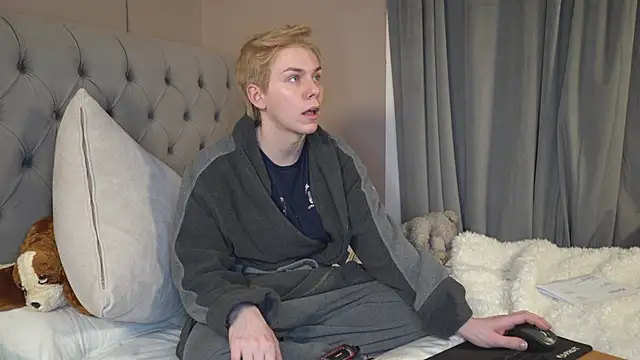 Snapshot of scottishtwink01 chatting on February 24, 1:06 am scottishtwink01 online show from February 24, 1:06 am