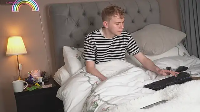 Snapshot of scottishtwink01 chatting on May 23, 3:55 pm scottishtwink01 online show from May 23, 3:55 pm