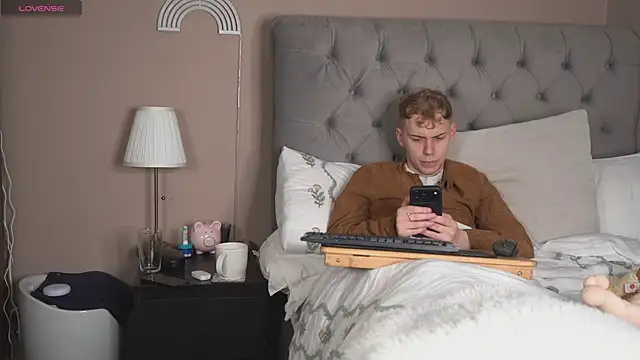 Snapshot of scottishtwink01 chatting on May 22, 10:52 pm scottishtwink01 online show from May 22, 10:52 pm
