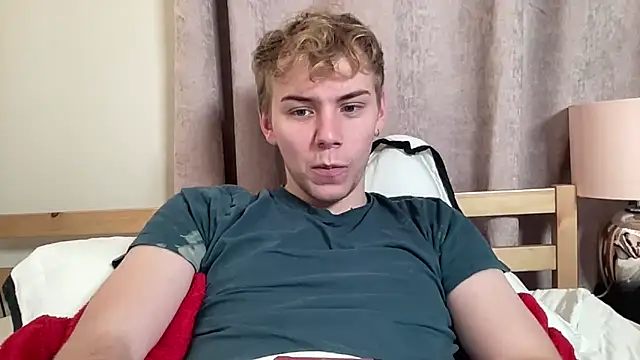 Snapshot of scottishtwink01 chatting on September 18, 2:14 am scottishtwink01 online show from September 18, 2:14 am