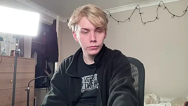 Snapshot of scottishtwink01 chatting on September 22, 1:11 am scottishtwink01 online show from September 22, 1:11 am