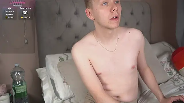 Snapshot of scottishtwink01 chatting on May 29, 8:15 pm scottishtwink01 online show from May 29, 8:15 pm