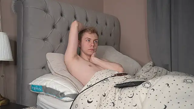 Snapshot of scottishtwink01 chatting on May 10, 9:49 pm scottishtwink01 online show from May 10, 9:49 pm