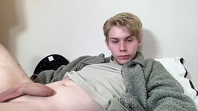 Snapshot of scottishtwink01 chatting on September 15, 12:00 am scottishtwink01 online show from September 15, 12:00 am