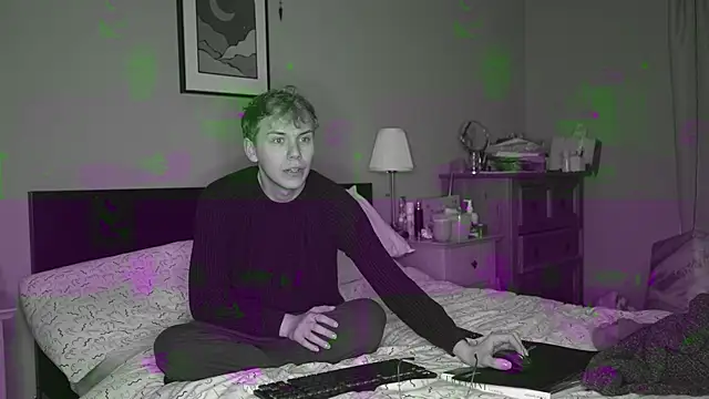 Snapshot of scottishtwink01 chatting on November 9, 8:51 am scottishtwink01 online show from November 9, 8:51 am