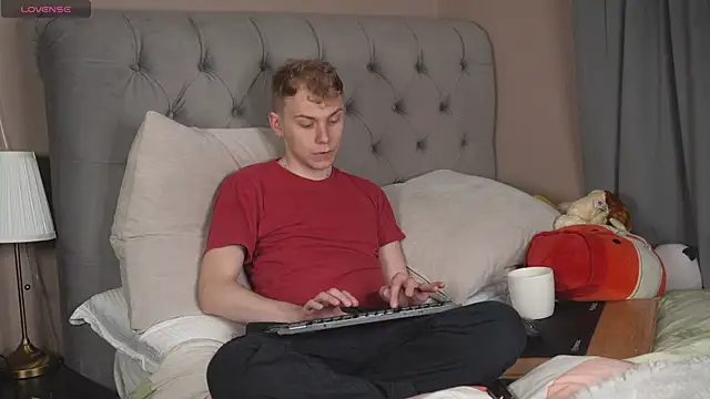 Snapshot of scottishtwink01 chatting on May 18, 2:11 pm scottishtwink01 online show from May 18, 2:11 pm