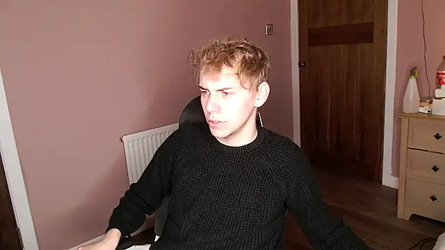 Snapshot of scottishtwink01 chatting on September 17, 1:24 pm scottishtwink01 online show from September 17, 1:24 pm