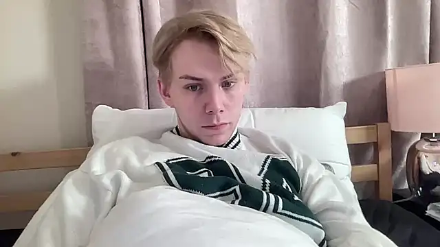 Snapshot of scottishtwink01 chatting on October 2, 11:19 pm scottishtwink01 online show from October 2, 11:19 pm