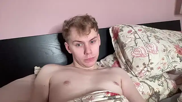 Snapshot of scottishtwink01 chatting on October 22, 1:21 pm scottishtwink01 online show from October 22, 1:21 pm